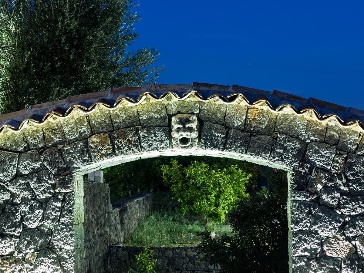 Fontana Del Cherubino Santa Maria di Licodia Dış mekan fotoğraf